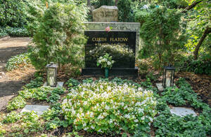 Ehrengrab von Curth Flatow auf den Waldfriedhof Dahlem.