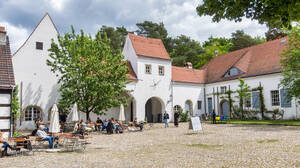 Vielseitige Veranstaltungen in schöner Umgebung locken viele Besucherinnen und Besucher in das Jagdschloss Grunewald.