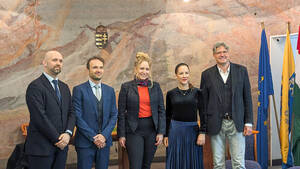 Bezirksbürgermeisterin Kirstin Bauch besucht Partner in Budapest. Foto: BA