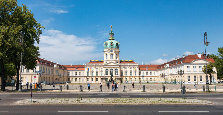 Das Schloss Charlottenburg kann bei einer Rallye erkundet werden.