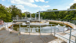 Frisches Wasser für die Seen dank Oberflächenwasseraufbereitung am Beelitzhof.