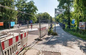 Die derzeitige Bäkebrücke führt sein 1960 über den Teltowkanal.