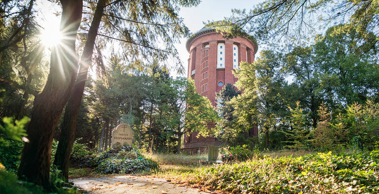 Blickfang Wasserturm. Heute sind hier Verlage zuhause.