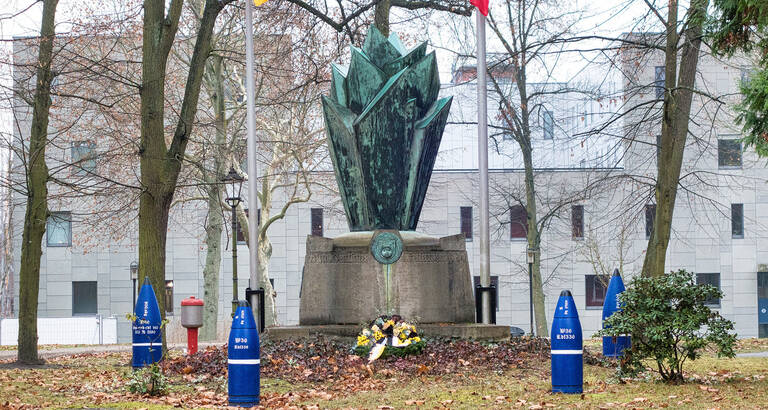 Feuerwerker-Ehrenmal am Gardeschützenweg 73.