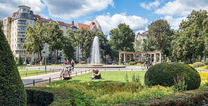 Damit das Grün auf dem Platz wieder so schön wird wie auf diesem Sommerbild, braucht es eine Pause.