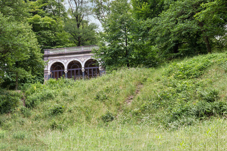 Der Böttcherberg mit der Loggia Alexandra.