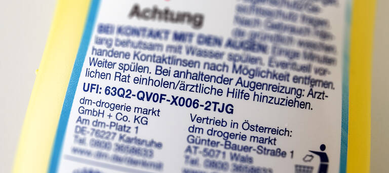 16-stelliger UFI-Code (Unique Formula Identifier) auf der Verpackung einer Chemikalie.