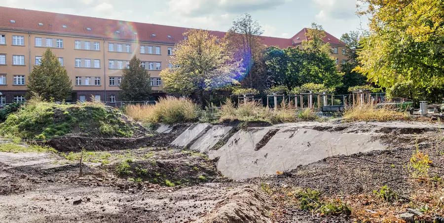 Der östliche Teil des Ludwig-Barnay-Platz ist noch eine Baustelle.